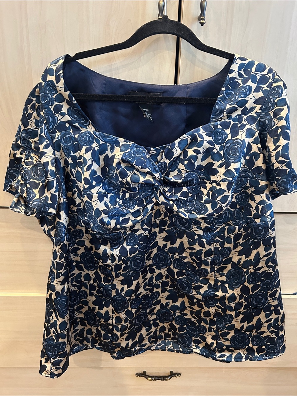 Blue Floral Satin Women’s Short Sleeve Top size 18/20